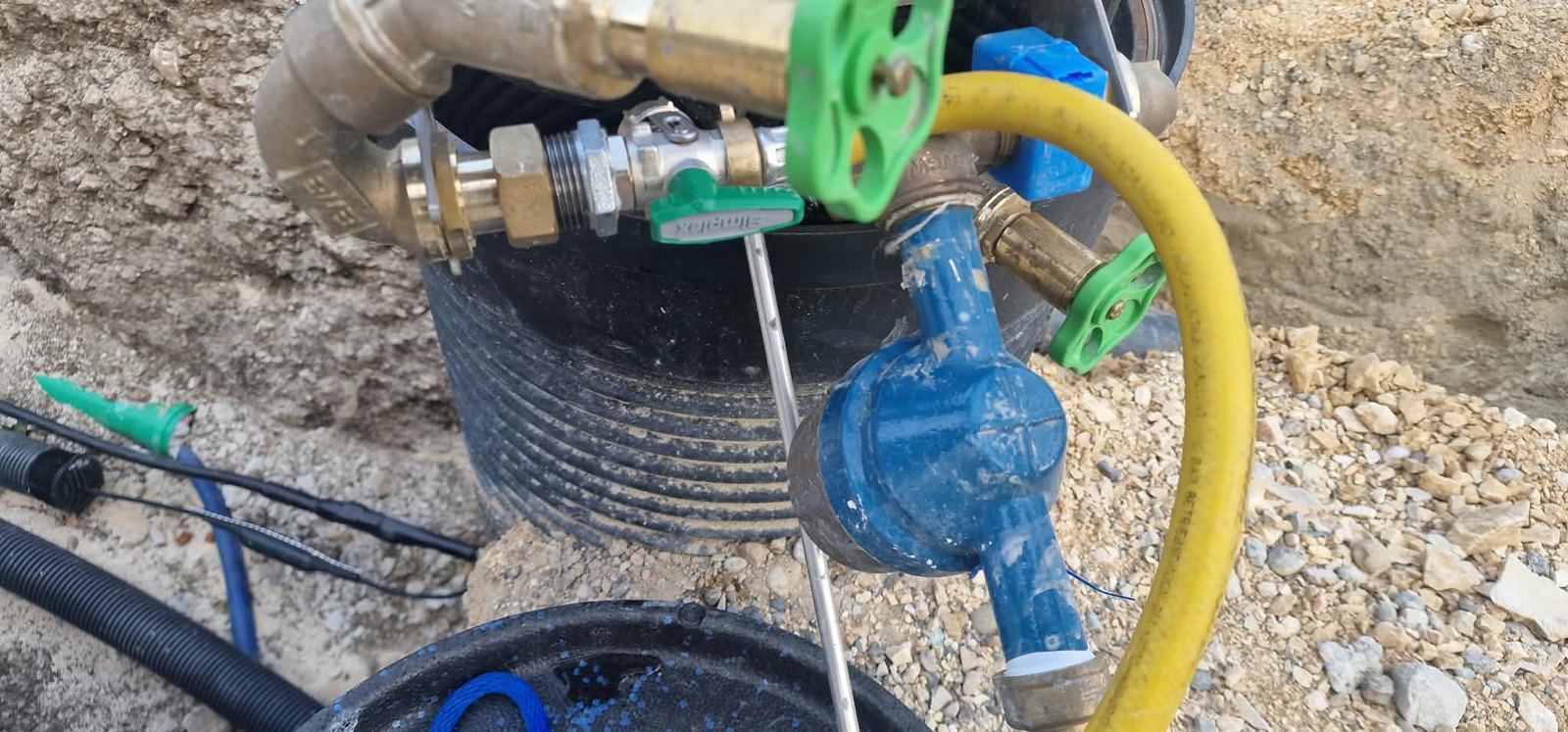 Leitungen während der Installation