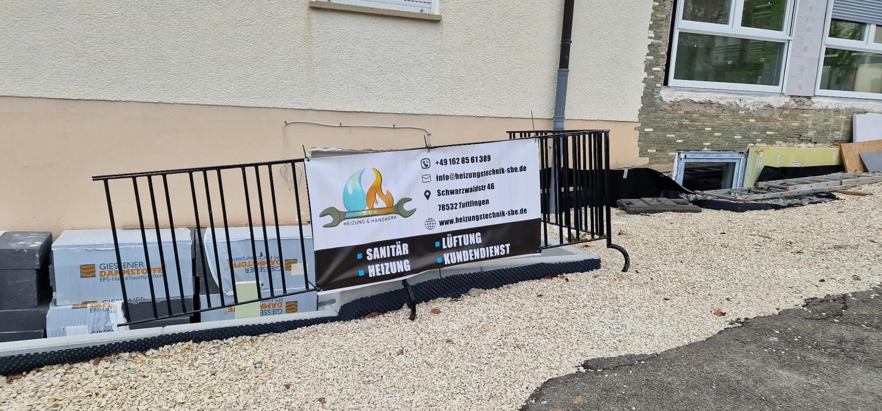 SBE-Banner mit Firmenlogo und Kontaktdaten